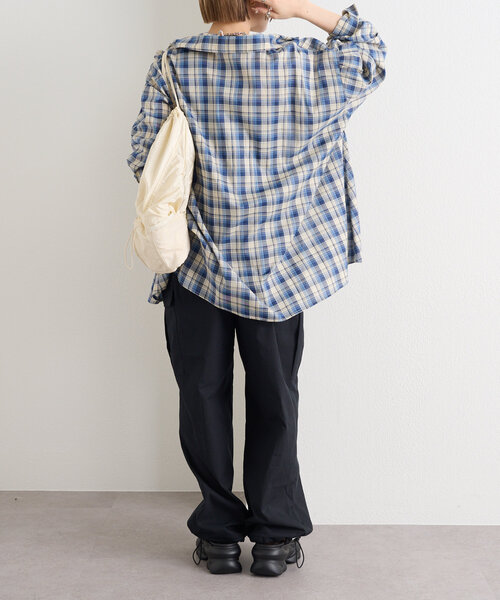 w closet(ダブルクローゼット)の「サイドドロストサロペット(サロペット/オーバーオール・レディース・オフホワイト/パープル/ブラック・FREE)」の17枚目の写真