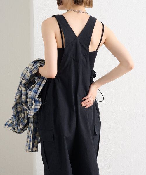 w closet(ダブルクローゼット)の「サイドドロストサロペット(サロペット/オーバーオール・レディース・オフホワイト/パープル/ブラック・FREE)」の21枚目の写真