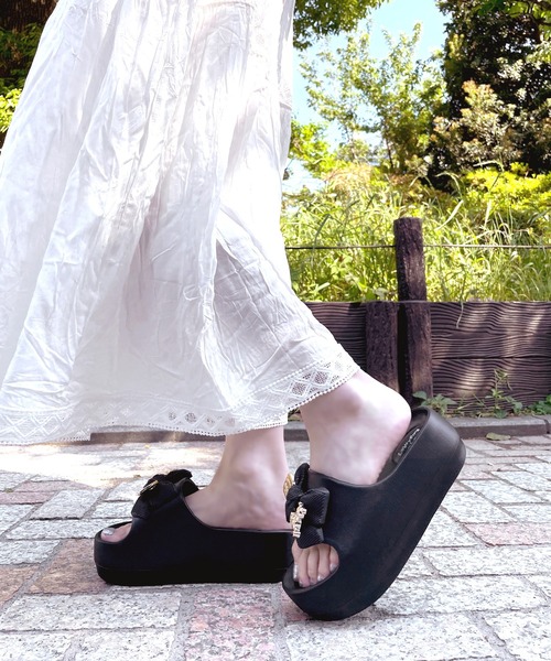 LUGG NAGG（ラグナグ）の「【軽量】リボンモチーフつき厚底シャワーサンダル（サンダル・レディース・ホワイト/ベージュ/ブラック・M/L）」の2枚目の写真