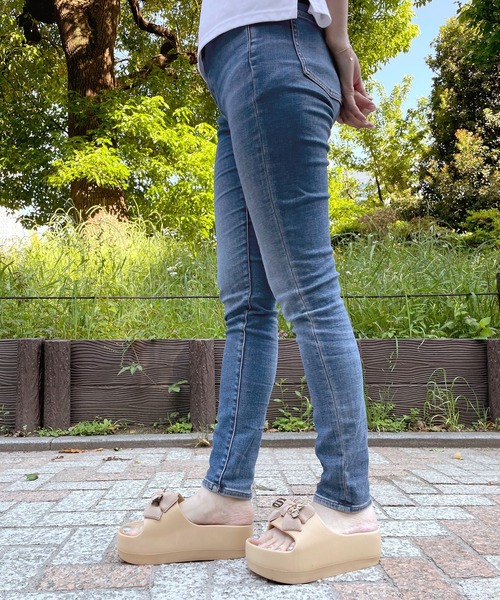 LUGG NAGG（ラグナグ）の「【軽量】リボンモチーフつき厚底シャワーサンダル（サンダル・レディース・ホワイト/ベージュ/ブラック・M/L）」の9枚目の写真