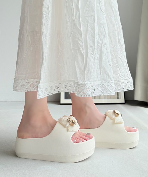 LUGG NAGG（ラグナグ）の「【軽量】リボンモチーフつき厚底シャワーサンダル（サンダル・レディース・ホワイト/ベージュ/ブラック・M/L）」の20枚目の写真