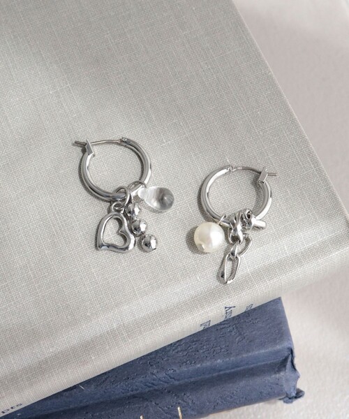 fredy emue(フレディエミュ)の「アシメモチーフリングピアス(ピアス(両耳用)・レディース・ゴールド/シルバー・FREE)」の1枚目の写真