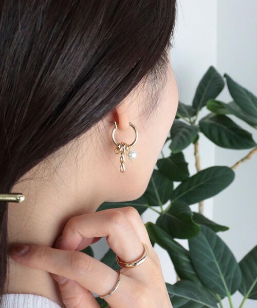 fredy emue(フレディエミュ)の「アシメモチーフリングピアス(ピアス(両耳用)・レディース・ゴールド/シルバー・FREE)」の7枚目の写真