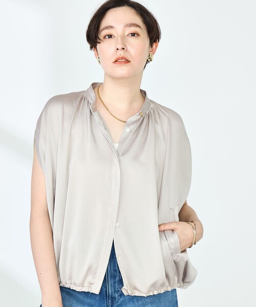 NOLLEY’S(ノーリーズ)の「ハンマーサテンケープブラウス(シャツ/ブラウス・レディース・ベージュ/ネイビー/オフホワイト・38)」の3枚目の写真