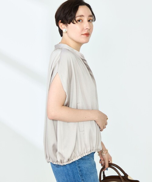 NOLLEY’S(ノーリーズ)の「ハンマーサテンケープブラウス(シャツ/ブラウス・レディース・ベージュ/ネイビー/オフホワイト・38)」の9枚目の写真