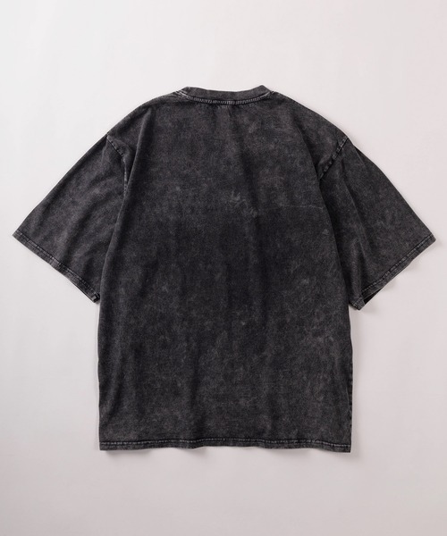 SlashDate（スラッシュデイト）の「【82】スノーウォッシュ ヴィンテージテイスト ワッペンTシャツ  メンズ　レディース（Tシャツ/カットソー・メンズ・グレー/ブラック系その他/ブラック/グレー系その他・M/L）」の6枚目の写真