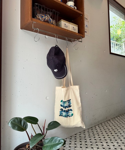 FOREVER 21（フォーエバー トゥエンティーワン）の「【Cafeコラボ】トートバッグ（トートバッグ・レディース・ホワイト/レッド・FREE）」の11枚目の写真