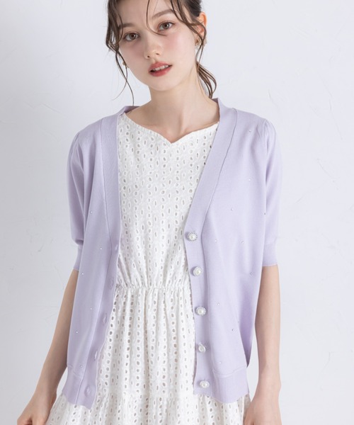 tocco closet(トッコ クローゼット)の「パール釦ストーン付きニットカーディガン(カーディガン/ボレロ・レディース・ピンク/ラベンダー/オフホワイト・M)」の3枚目の写真