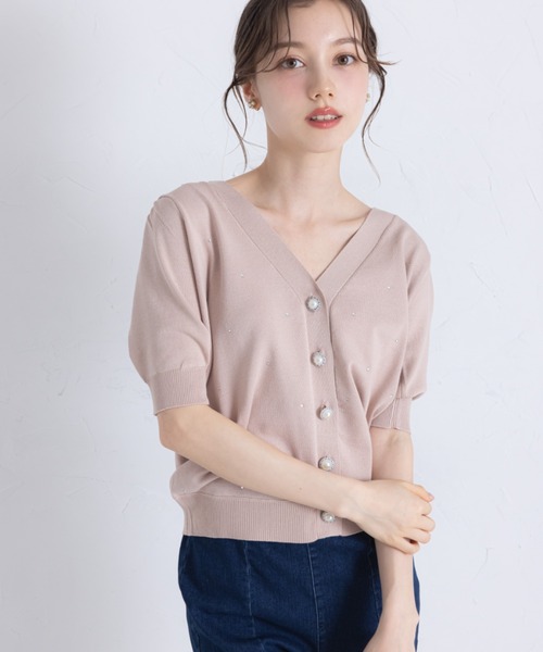 tocco closet(トッコ クローゼット)の「パール釦ストーン付きニットカーディガン(カーディガン/ボレロ・レディース・ピンク/ラベンダー/オフホワイト・M)」の1枚目の写真