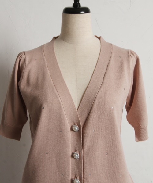 tocco closet(トッコ クローゼット)の「パール釦ストーン付きニットカーディガン(カーディガン/ボレロ・レディース・ピンク/ラベンダー/オフホワイト・M)」の8枚目の写真