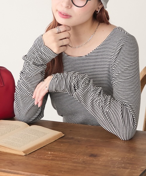 BONLECILL(ボンルシール)の「【至福のパルフェコレクション】袖シャーリングカップ付きテレコロンTEE(Tシャツ/カットソー・レディース・ベージュ/モカ/チャコール/レッド/ブラウン/ホワイト×ブラック/アイボリー/グレイッシュベージュ/ブラック・L/M)」の2枚目の写真