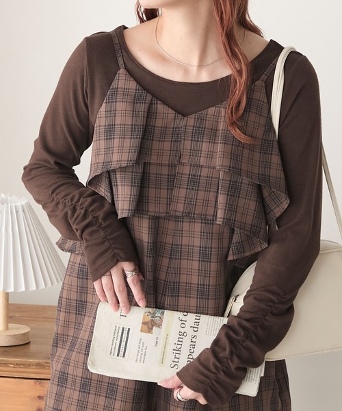BONLECILL(ボンルシール)の「【至福のパルフェコレクション】袖シャーリングカップ付きテレコロンTEE(Tシャツ/カットソー・レディース・ベージュ/モカ/チャコール/レッド/ブラウン/ホワイト×ブラック/アイボリー/グレイッシュベージュ/ブラック・L/M)」の5枚目の写真