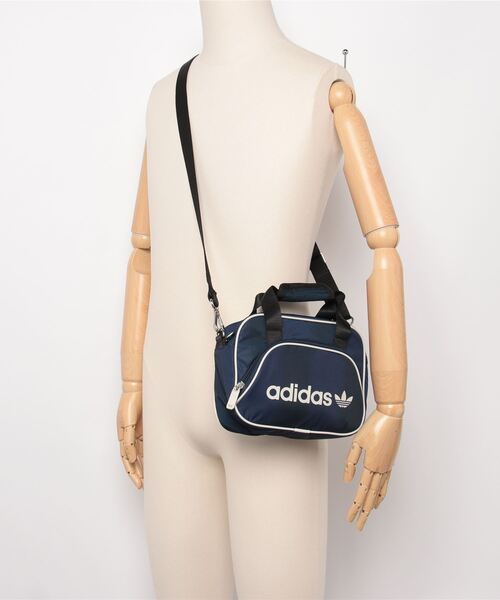 adidas Future Styleショルダーバッグ 光沢 シルバー＆ブラック adidas Future Styleショルダーバッグ 光沢 シルバー＆ブラック