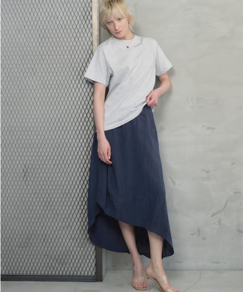 Muel Chic(ミュエルシック)の「Embroidery Tshirt エンブロイダリーTシャツ(Tシャツ/カットソー・レディース・サンドベージュ/ライトグレー/スミクロ・FREE)」の15枚目の写真