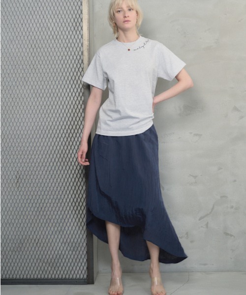Muel Chic(ミュエルシック)の「Embroidery Tshirt エンブロイダリーTシャツ(Tシャツ/カットソー・レディース・サンドベージュ/ライトグレー/スミクロ・FREE)」の13枚目の写真