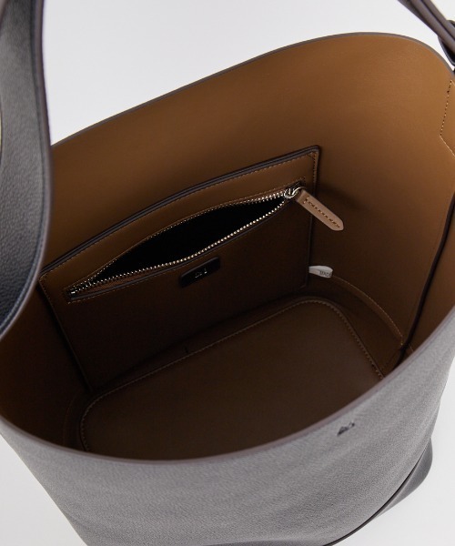 ＆MyuQ（アンドミューク）の「[&MyuQ/アンドミューク] 別注 JUNO バケツ型トートバッグ（ショルダーバッグ・レディース・ブラック×カーキ・F）」の22枚目の写真