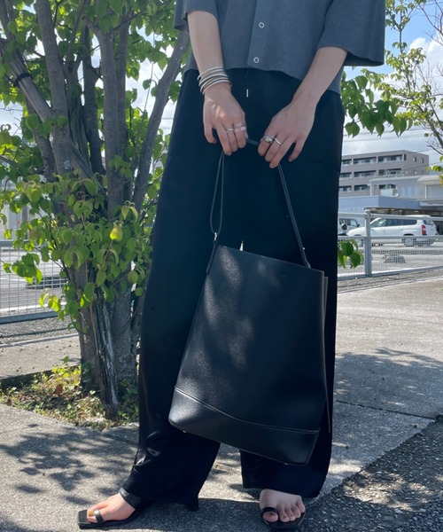 ＆MyuQ（アンドミューク）の「[&MyuQ/アンドミューク] 別注 JUNO バケツ型トートバッグ（ショルダーバッグ・レディース・ブラック×カーキ・F）」の9枚目の写真