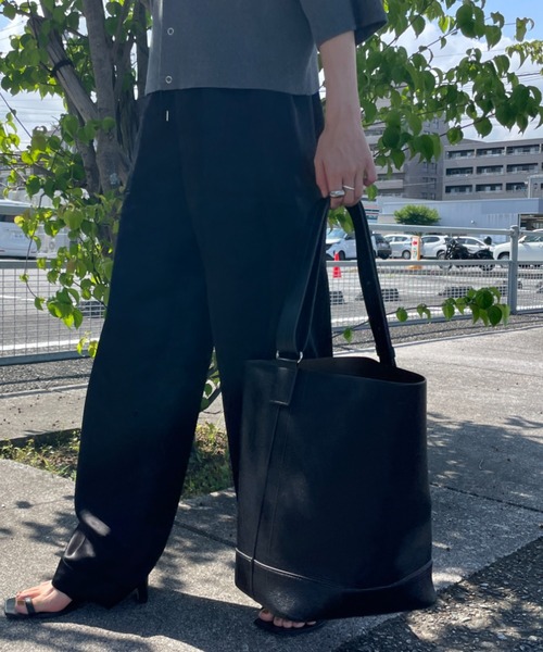 ＆MyuQ（アンドミューク）の「[&MyuQ/アンドミューク] 別注 JUNO バケツ型トートバッグ（ショルダーバッグ・レディース・ブラック×カーキ・F）」の10枚目の写真