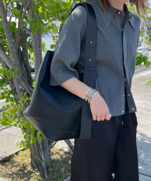 ＆MyuQ（アンドミューク）の「[&MyuQ/アンドミューク] 別注 JUNO バケツ型トートバッグ（ショルダーバッグ・レディース・ブラック×カーキ・F）」の8枚目の写真