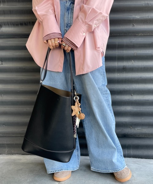 ＆MyuQ（アンドミューク）の「[&MyuQ/アンドミューク] 別注 JUNO バケツ型トートバッグ（ショルダーバッグ・レディース・ブラック×カーキ・F）」の2枚目の写真