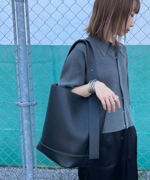 ＆MyuQ（アンドミューク）の「[&MyuQ/アンドミューク] 別注 JUNO バケツ型トートバッグ（ショルダーバッグ・レディース・ブラック×カーキ・F）」の11枚目の写真