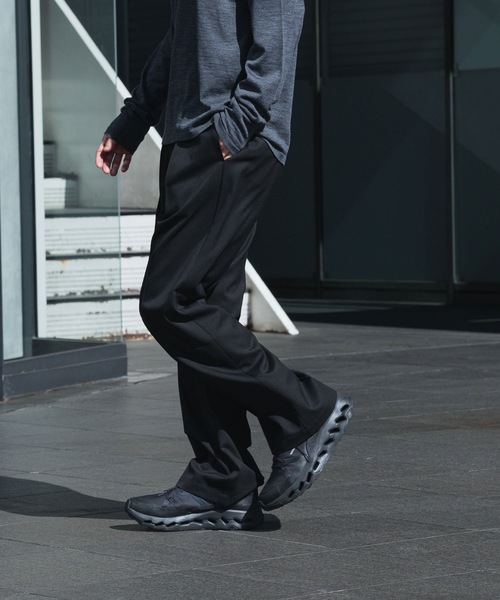 ATTACHMENT（アタッチメント）の「【 LIMITED 】WO/PE ストレッチギャバジン ベルテッドトラウザーズ / WO/PE STRECH GABARDINE BELTED TROUSERS（スラックス・メンズ・ダークグレー/ブラック・1/3/2）」の3枚目の写真