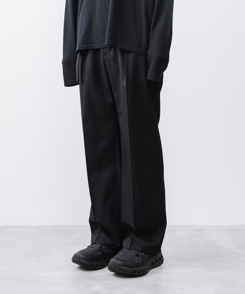 ATTACHMENT（アタッチメント）の「【 LIMITED 】WO/PE ストレッチギャバジン ベルテッドトラウザーズ / WO/PE STRECH GABARDINE BELTED TROUSERS（スラックス・メンズ・ダークグレー/ブラック・1/3/2）」の8枚目の写真
