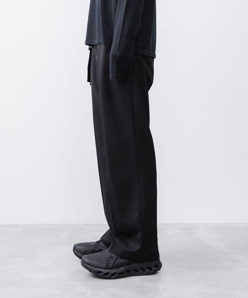 ATTACHMENT（アタッチメント）の「【 LIMITED 】WO/PE ストレッチギャバジン ベルテッドトラウザーズ / WO/PE STRECH GABARDINE BELTED TROUSERS（スラックス・メンズ・ダークグレー/ブラック・1/3/2）」の9枚目の写真