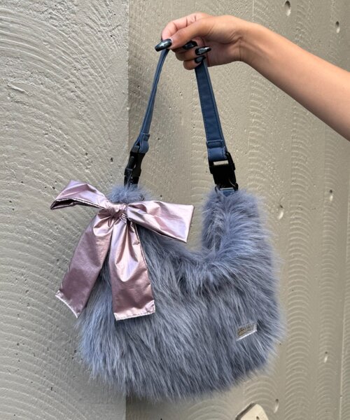 HELLO.SANFRANCISCO(ハローサンフランシスコ)の「【HELLO.SANFRANCISCO/ハローサンフランシスコ】リボンチャーム付マルチWAYファーBAG(トートバッグ・レディース・ピンク/イエロー/ブルー・ONE SIZE)」の2枚目の写真