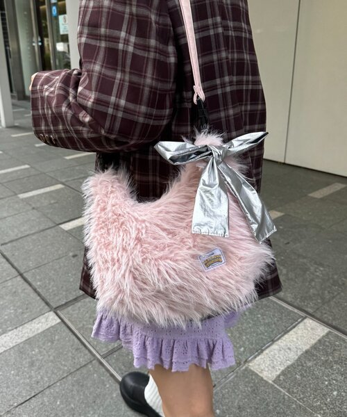 HELLO.SANFRANCISCO(ハローサンフランシスコ)の「【HELLO.SANFRANCISCO/ハローサンフランシスコ】リボンチャーム付マルチWAYファーBAG(トートバッグ・レディース・ピンク/イエロー/ブルー・ONE SIZE)」の18枚目の写真