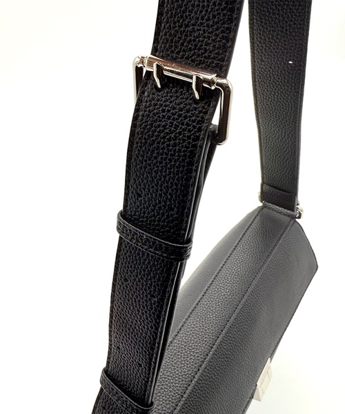 DRAW(ドロー)の「DRAW(ドロー) / シリンダー バッグ(ショルダーバッグ・レディース・ブラック×ゴールド/ブラック×シルバー・FREE)」の12枚目の写真