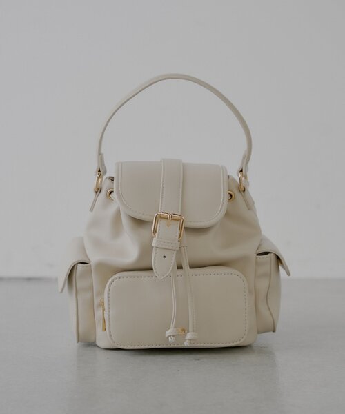 Chico（チコ）の「2WAY3ポケットバックパック（バックパック/リュック・レディース・ブラック/ブラウン/アイボリー・FREE）」の2枚目の写真