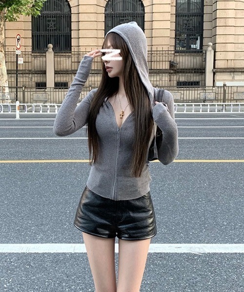 lilful(リルフル)の「フード付き ニットライク タイトフィット ジップアップカーディガンパーカー(パーカー・レディース・ブラック/ブラウン/グレー/アイボリー・M/S)」の15枚目の写真