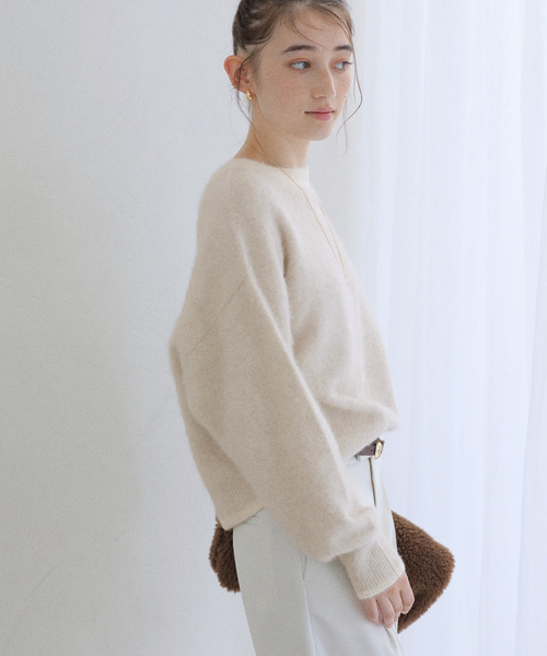 La TOTALITE（ラトータリテ）の「フォックスカシミヤ2WAYプルオーバー（ニット/セーター・レディース・ブラック/ベージュ/ピンク/ライトグリーン・FREE）」の17枚目の写真