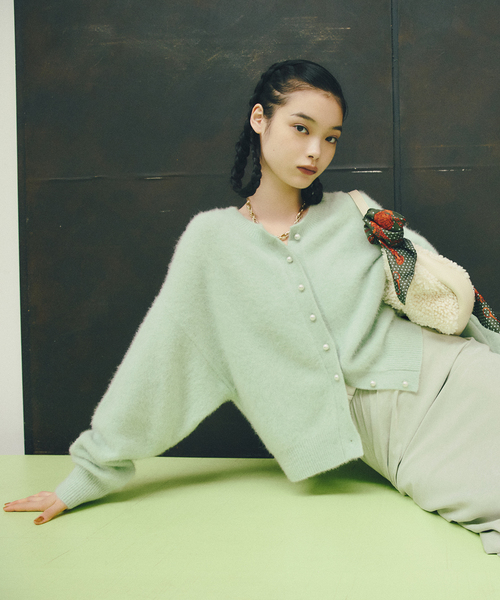 La TOTALITE（ラトータリテ）の「フォックスカシミヤ2WAYプルオーバー（ニット/セーター・レディース・ブラック/ベージュ/ピンク/ライトグリーン・FREE）」の22枚目の写真