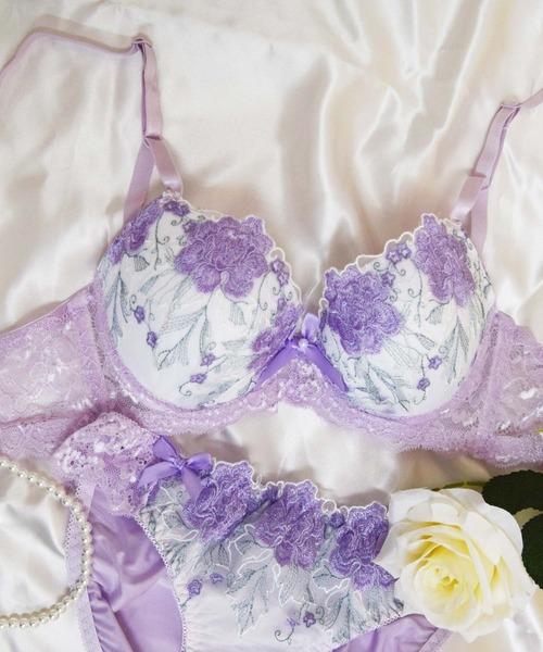 セール】【GHIサイズ】大きいサイズ☆淡いパステルフラワー刺繍＋脇高