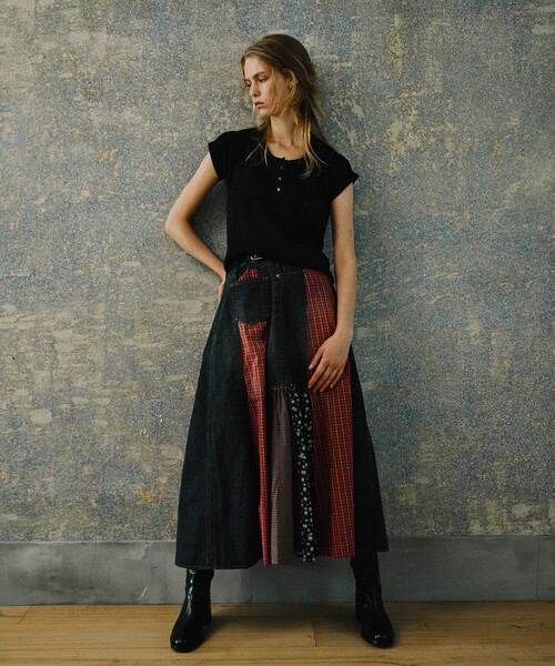 Freada（フリーダ）の「Freada/フリーダ サイドフロント デニム 切り替え フレアスカート（スカート・レディース・ブラック/ブルー・MEDIUM/SMALL）」の3枚目の写真