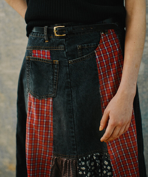 Freada（フリーダ）の「Freada/フリーダ サイドフロント デニム 切り替え フレアスカート（スカート・レディース・ブラック/ブルー・MEDIUM/SMALL）」の4枚目の写真