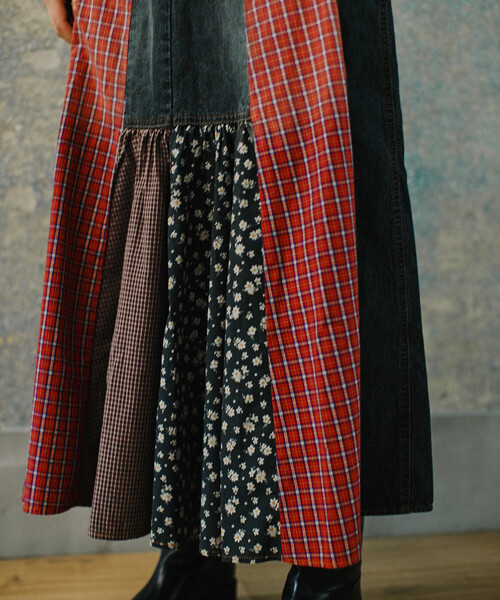 Freada（フリーダ）の「Freada/フリーダ サイドフロント デニム 切り替え フレアスカート（スカート・レディース・ブラック/ブルー・MEDIUM/SMALL）」の6枚目の写真