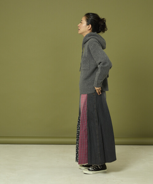 Freada（フリーダ）の「Freada/フリーダ サイドフロント デニム 切り替え フレアスカート（スカート・レディース・ブラック/ブルー・MEDIUM/SMALL）」の8枚目の写真