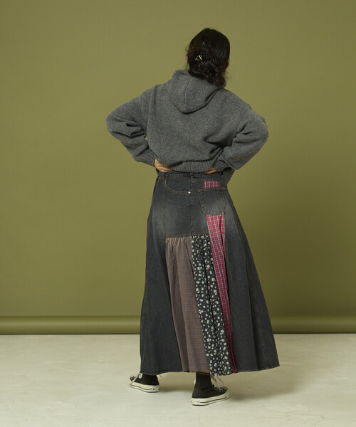 Freada（フリーダ）の「Freada/フリーダ サイドフロント デニム 切り替え フレアスカート（スカート・レディース・ブラック/ブルー・MEDIUM/SMALL）」の9枚目の写真