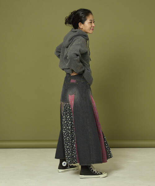 Freada（フリーダ）の「Freada/フリーダ サイドフロント デニム 切り替え フレアスカート（スカート・レディース・ブラック/ブルー・MEDIUM/SMALL）」の10枚目の写真