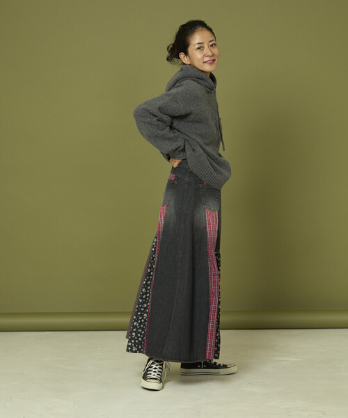 Freada（フリーダ）の「Freada/フリーダ サイドフロント デニム 切り替え フレアスカート（スカート・レディース・ブラック/ブルー・MEDIUM/SMALL）」の12枚目の写真