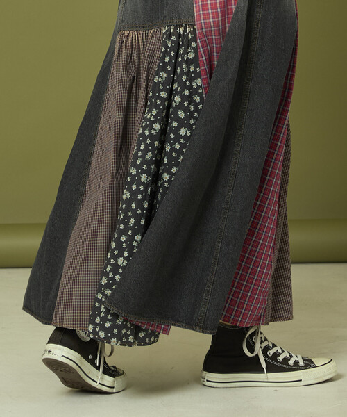 Freada（フリーダ）の「Freada/フリーダ サイドフロント デニム 切り替え フレアスカート（スカート・レディース・ブラック/ブルー・MEDIUM/SMALL）」の15枚目の写真