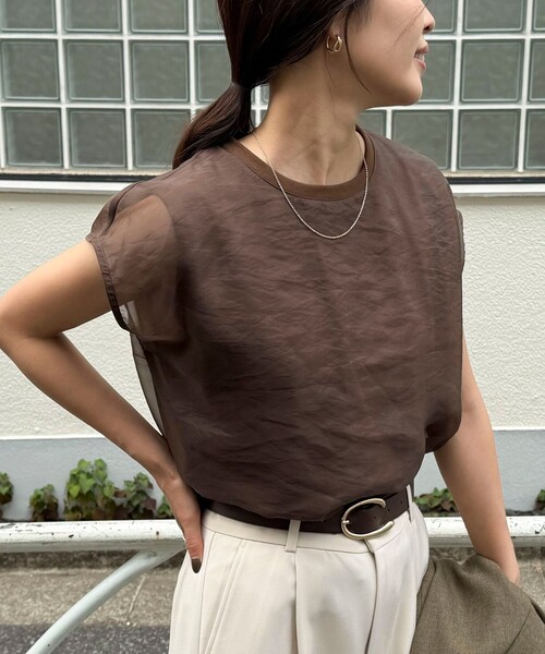 fredy emue（フレディエミュ）の「【大好評につき再販売スタート！】シアーオーガンジーレイヤードノースリーブ（シャツ/ブラウス・レディース・ブラック/ベージュ/ブラウン・38）」の3枚目の写真