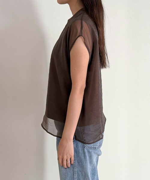 fredy emue（フレディエミュ）の「【大好評につき再販売スタート！】シアーオーガンジーレイヤードノースリーブ（シャツ/ブラウス・レディース・ブラック/ベージュ/ブラウン・38）」の17枚目の写真