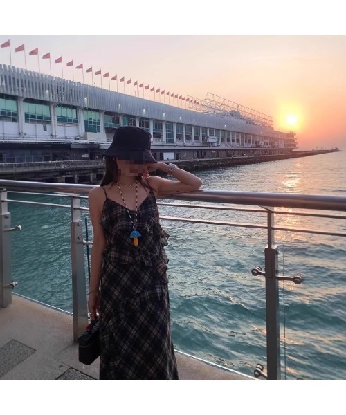 Ritzy（リッツィー）の「チェック柄　フリルデザイン　キャミソールワンピース（ワンピース・レディース・ダークブルー・M/L）」の6枚目の写真