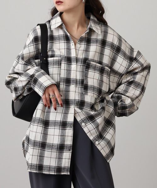 atONE(アットワン)の「ビエラチェックロングシャツ(シャツ/ブラウス・レディース・ブラウン/ボルドー/アイボリー/ブラック/オフホワイト/ブルー・F)」の15枚目の写真