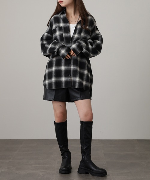 atONE(アットワン)の「ビエラチェックロングシャツ(シャツ/ブラウス・レディース・ブラウン/ボルドー/アイボリー/ブラック/オフホワイト/ブルー・F)」の20枚目の写真