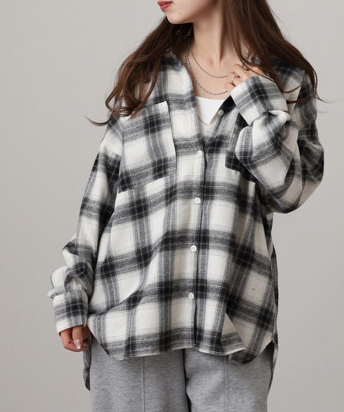 atONE(アットワン)の「ビエラチェックロングシャツ(シャツ/ブラウス・レディース・ブラウン/ボルドー/アイボリー/ブラック/オフホワイト/ブルー・F)」の8枚目の写真